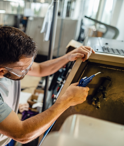 Fridge Repair Technician